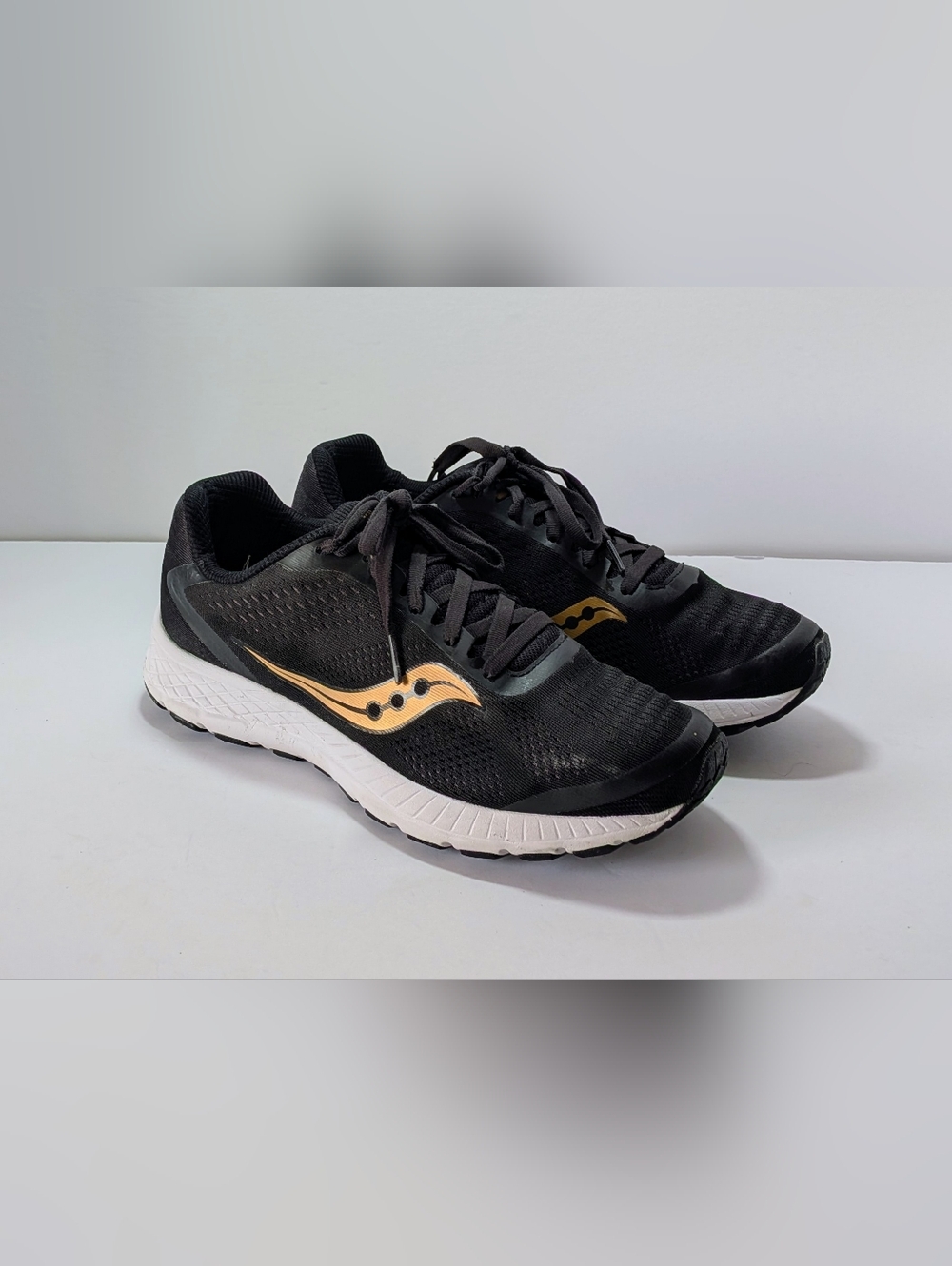 Saucony Versafoam Nova 2 Running Shoes Black/Gold Women's Size 9.5 Lightweight